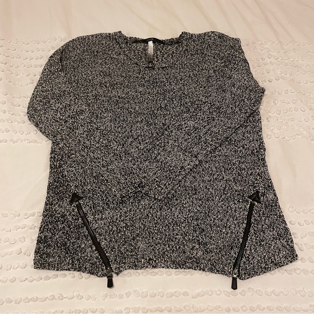 Kensie Black & White Sweater